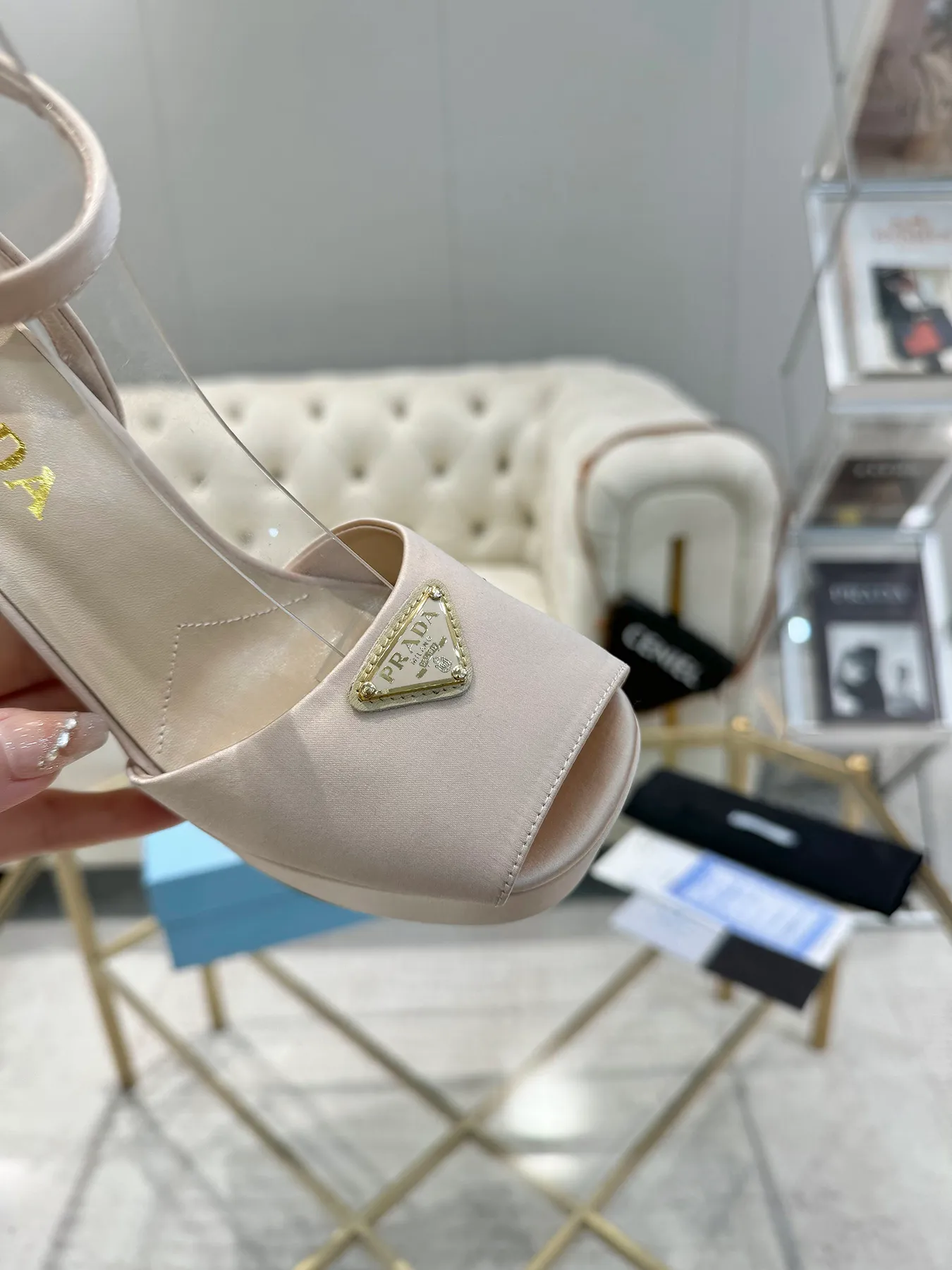 👟👟Ex-factory price 580👟👟 (imitation leather bottom-20) New arrival 👉Ready stock👈Remove the original board and make a 1:1 replica‼ ️The highest version ✅ Prada's early spring catwalk hot style 😘The latest spring style thick heel square toe water platform series (genuine leather outsole) (simulated leather sole) goddess must-have super beautiful on the feet 👉The upper is made of imported original silk, soft and textured, lining + foot pads, imported sheepskin lining, breathable and comfortable, private model water platform, heel, water platform 4M, heel height 13M Code number 35M-39M (34 40 41 42 43 is custom-made and cannot be returned or exchanged)